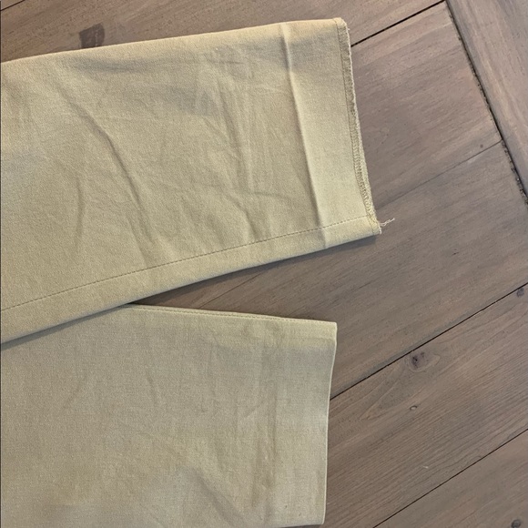 Aritzia Babaton Bi-Stretch Pant. Size US 6. No tags but like new. - Picture 3 of 4